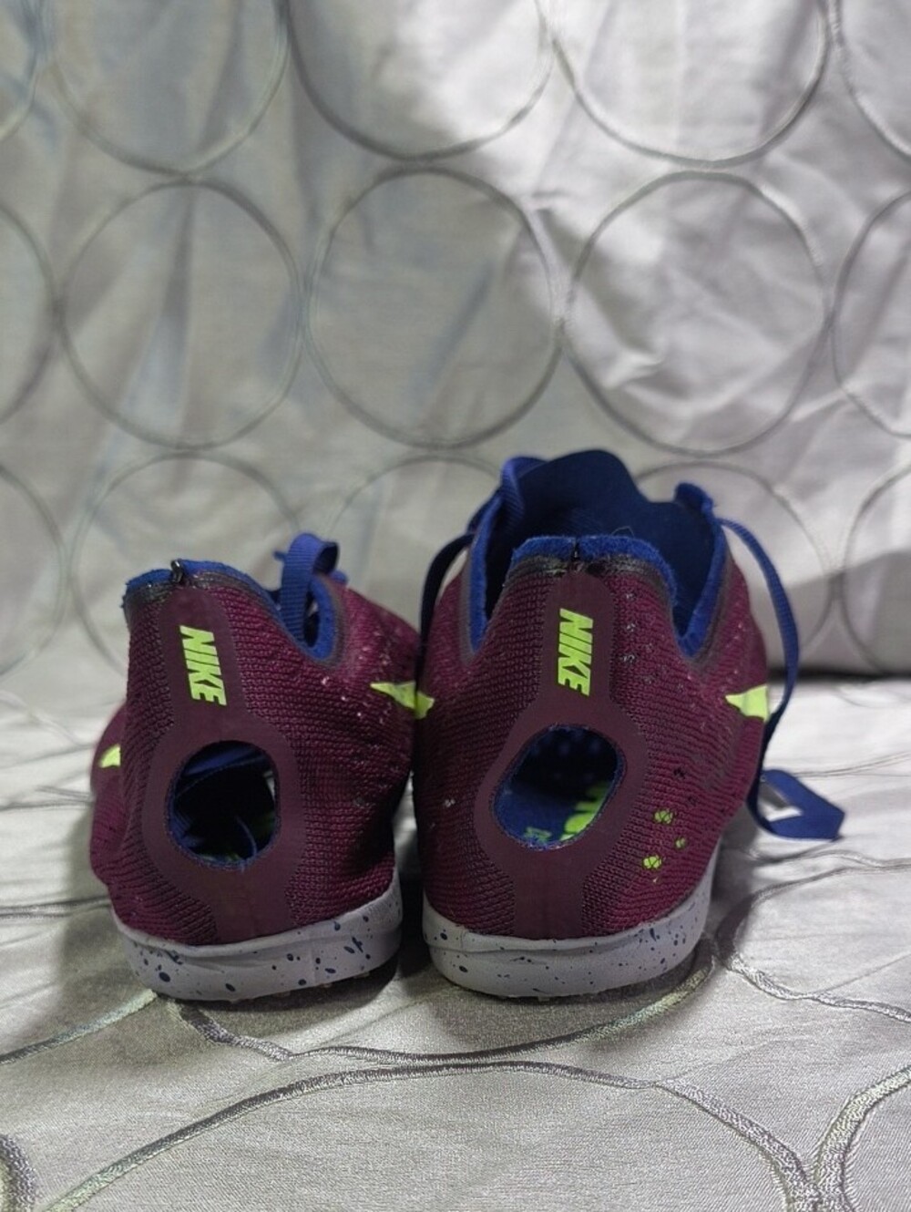 Nike Maroon Kids Track Spikes with Neon Yellow Swoosh Size 5 Boys C20 - Picture 6 of 9
